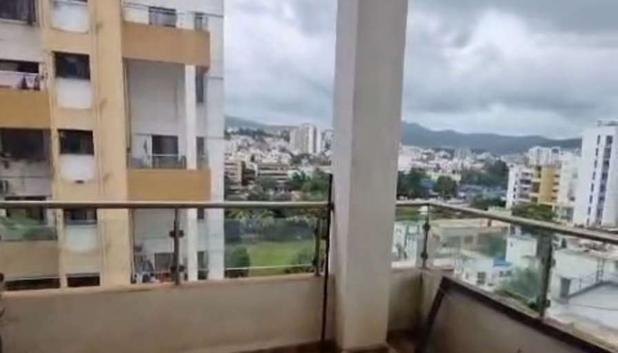 mayuresh's room