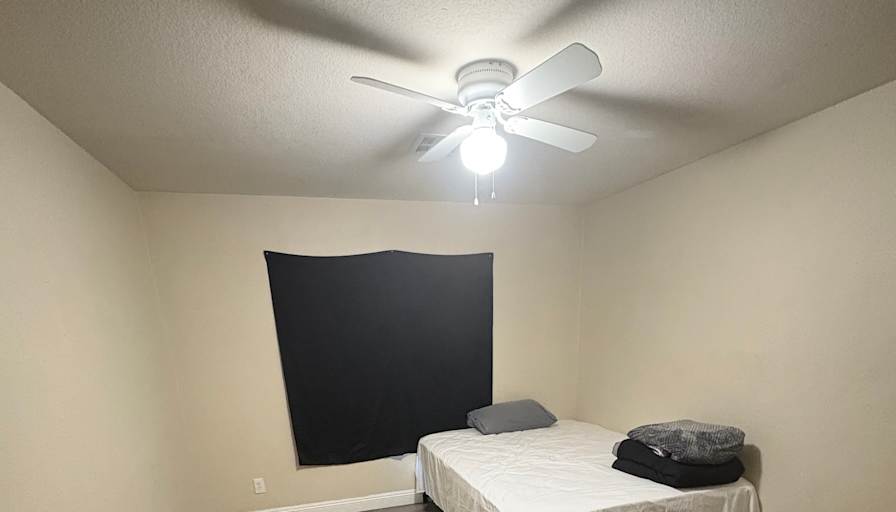 Tierra's room