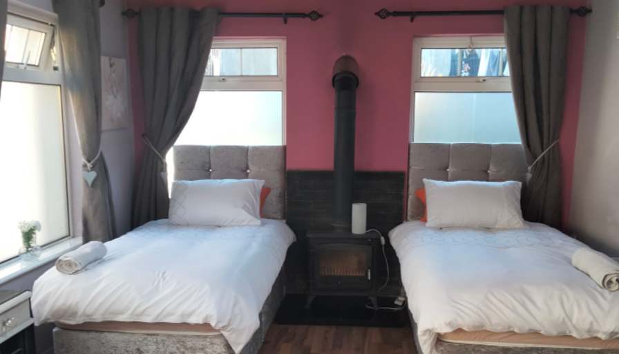 Synthiea Doolan's room