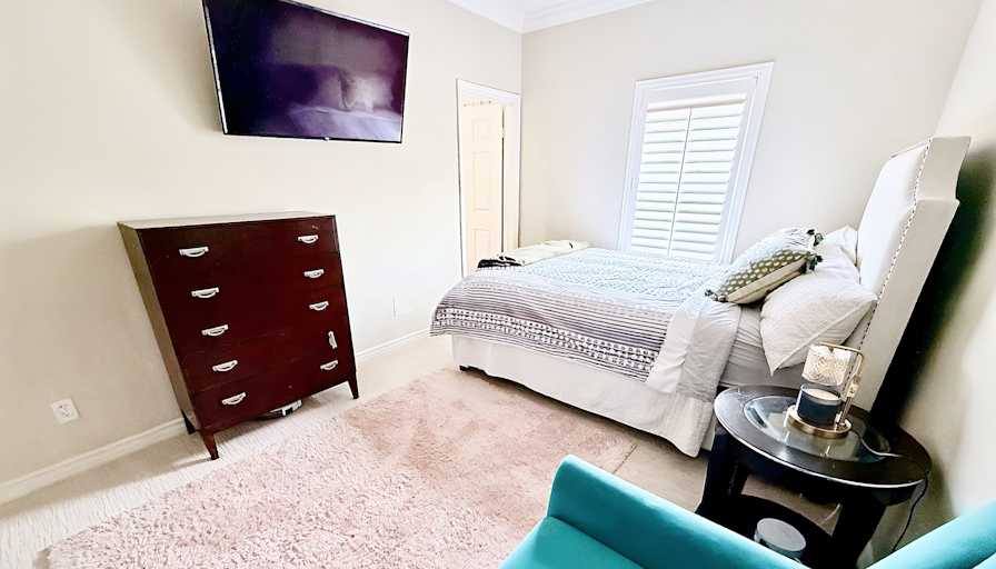 MikeWana's room