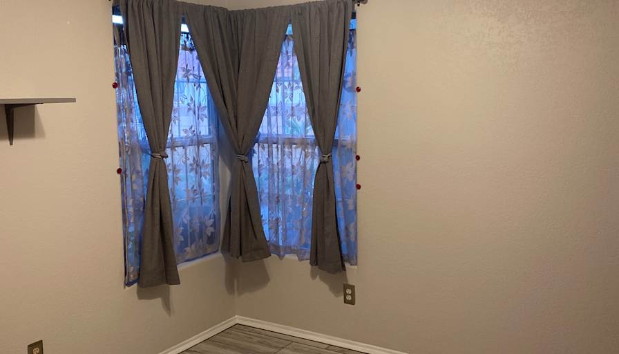 Derah's room