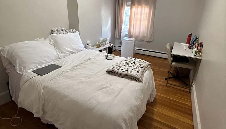 Nieves's room