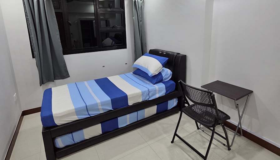 Viknes's room