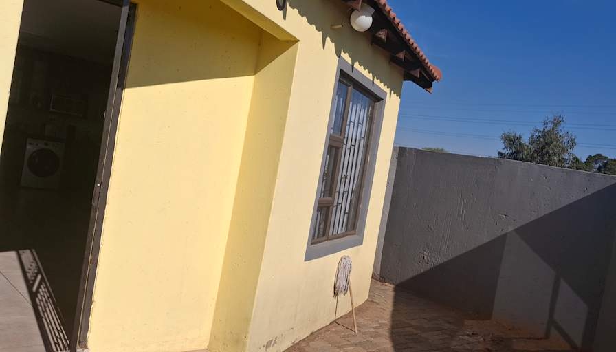Rhulani's room