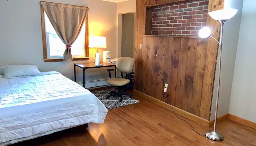 Tee Lee's room