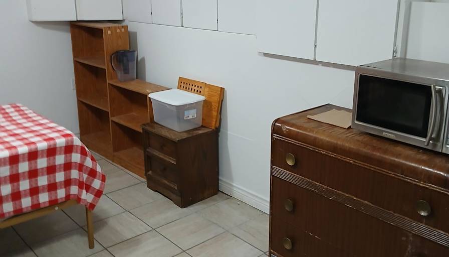 Andrew Hwang's room