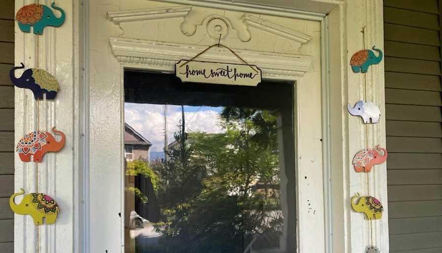 Lyle Povah's room