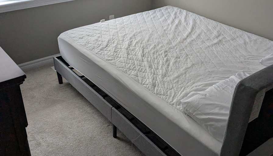 MARK ONOCHIE's room
