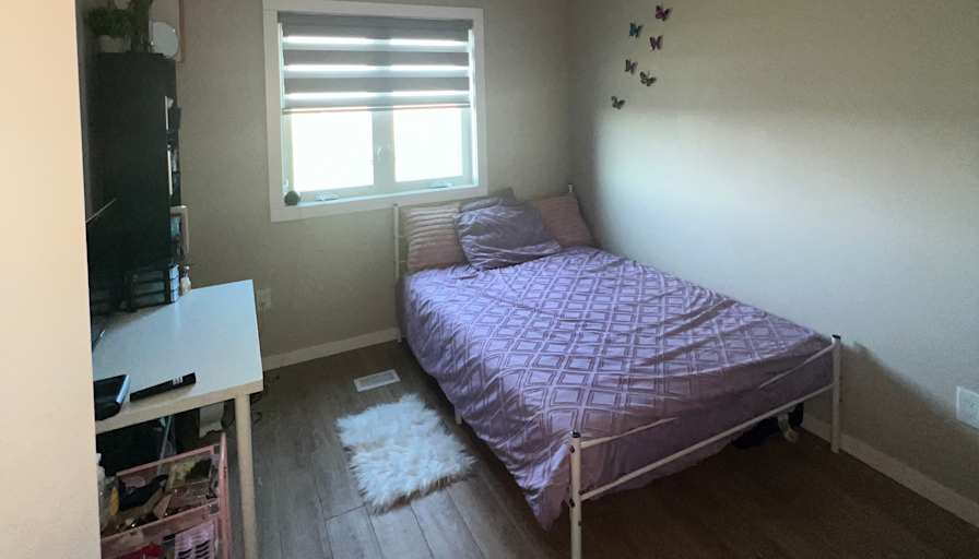 Dee's room
