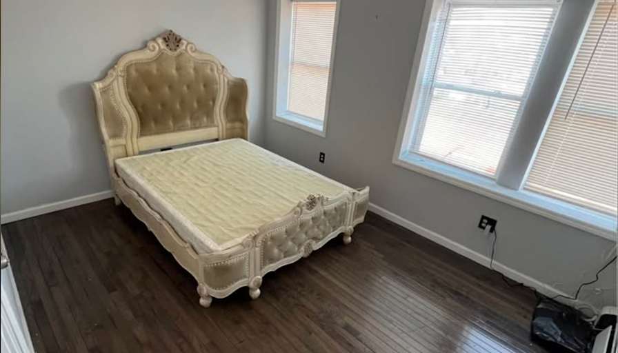 carlos's room