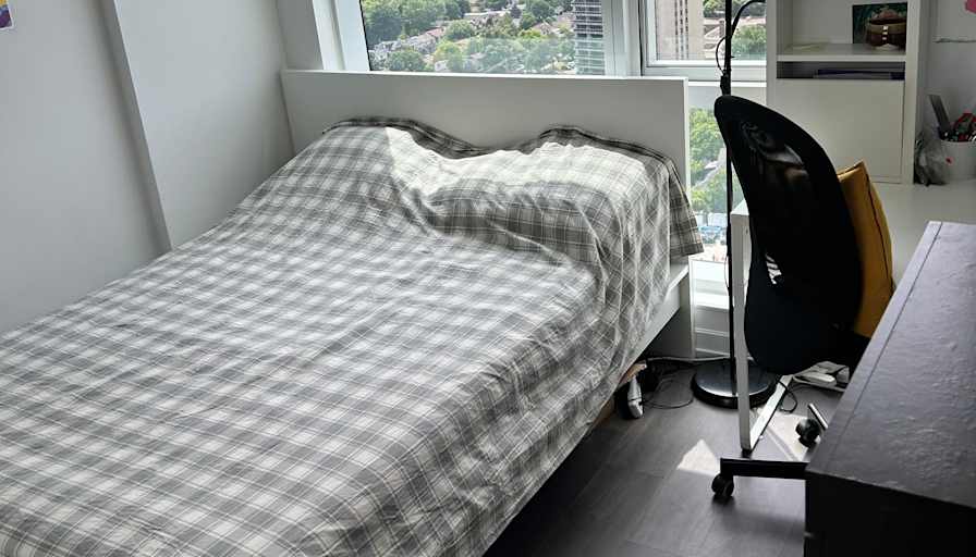 Roxane's room