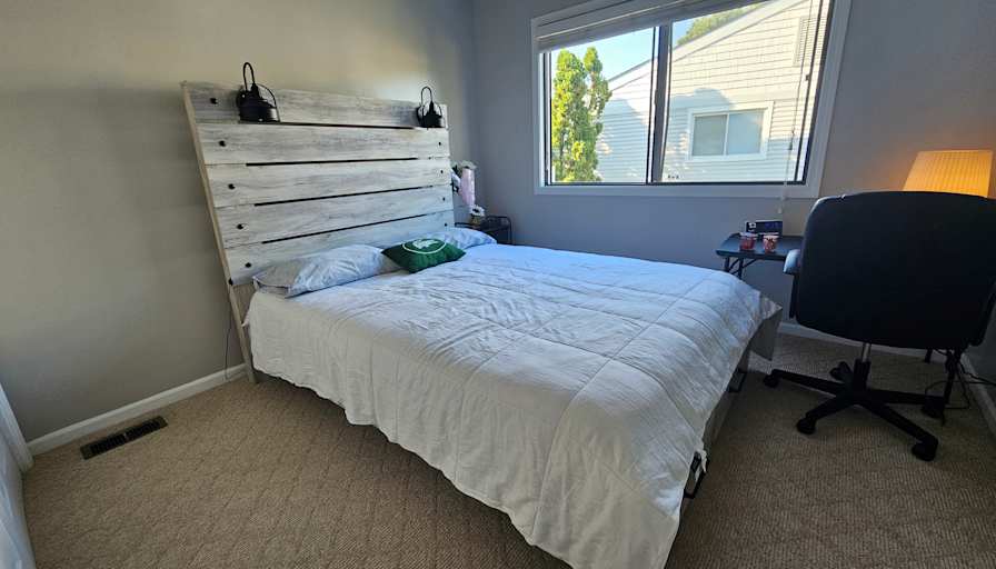 Alejandro Vargas's room