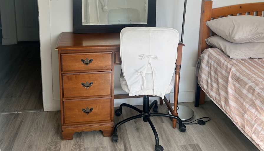 Katy Saunders's room