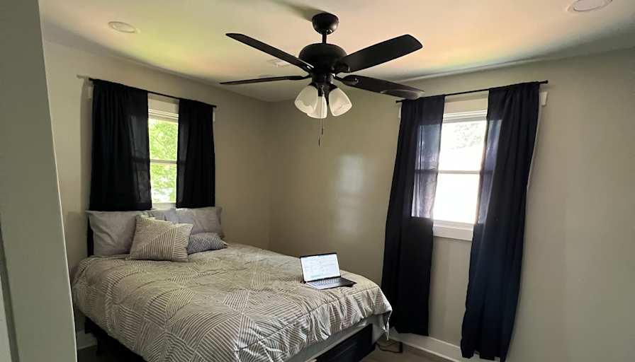 Andres's room