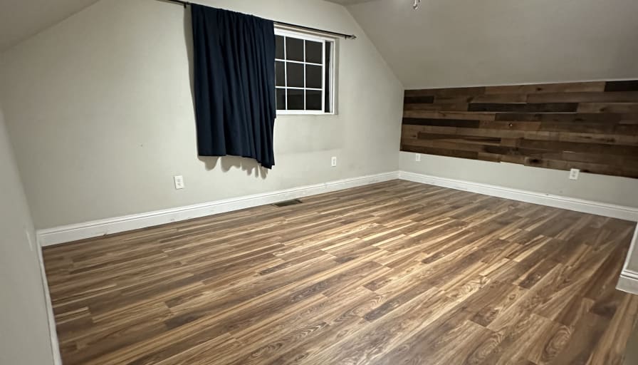 Luis's room
