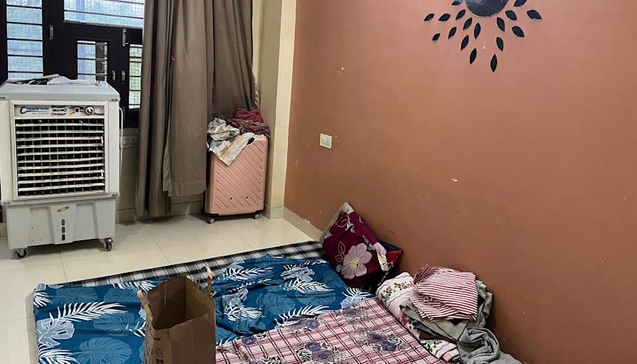 NIKKI CHAUHAN's room