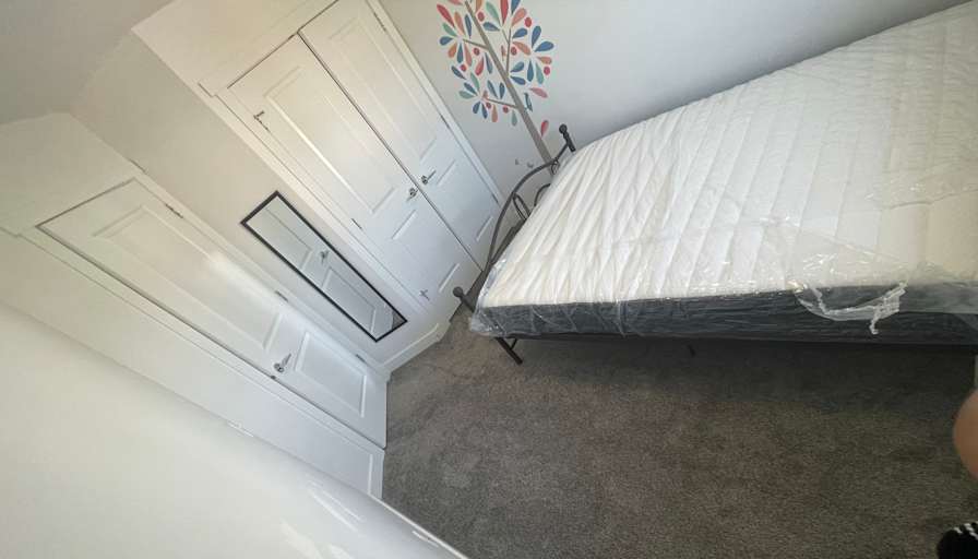 Ola's room