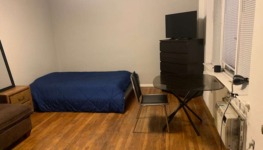 jose's room