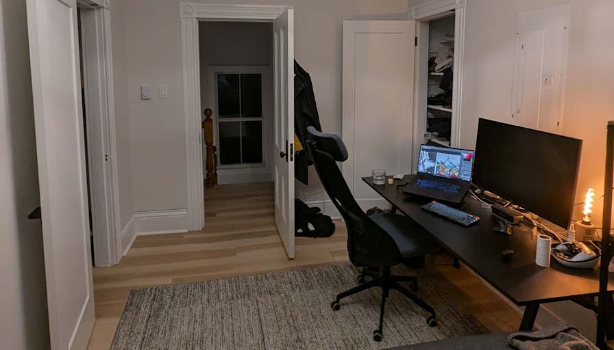 Alejandro Agustines's room