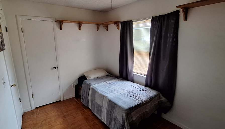 Juan's room