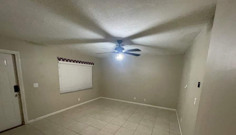 Tomas's room