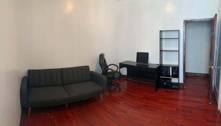 Regi's room
