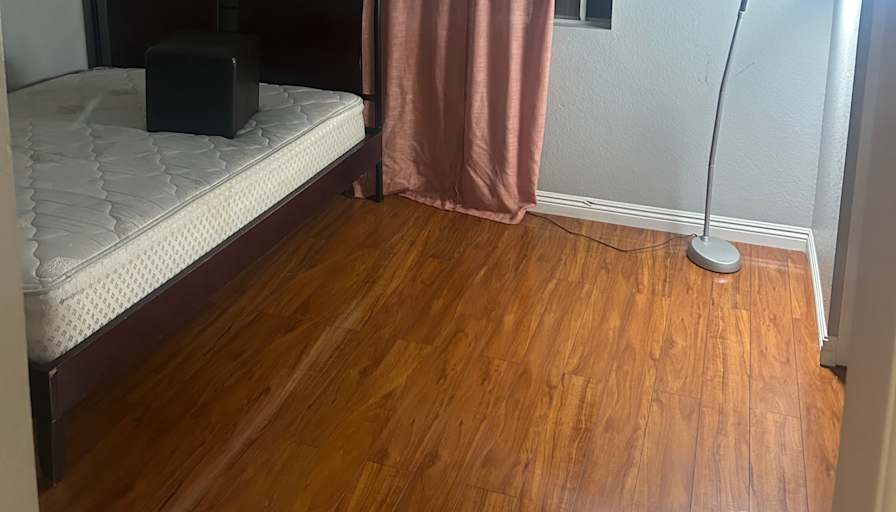 Robert  Luna's room