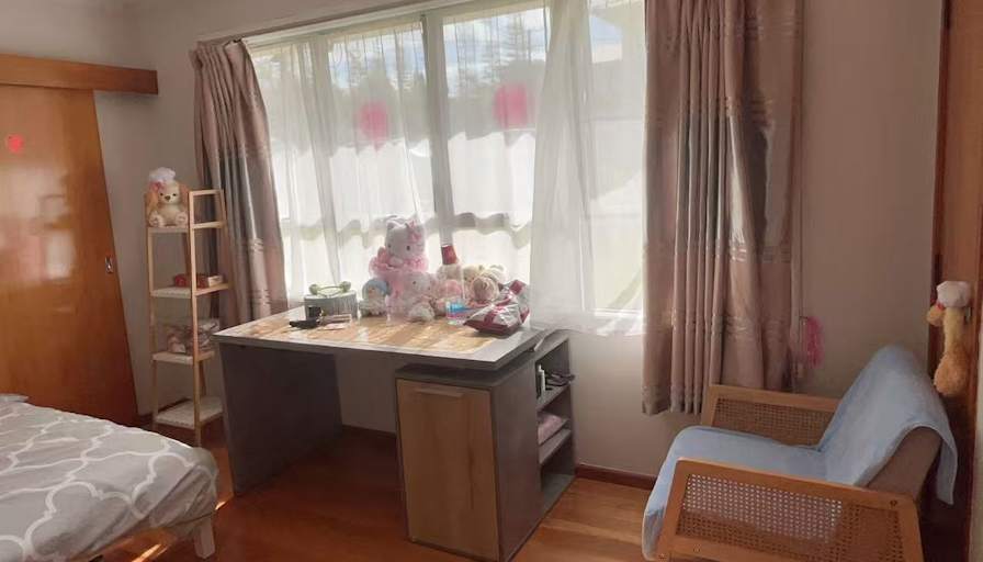 Yuro's room