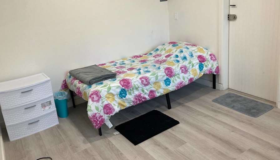 Neda's room