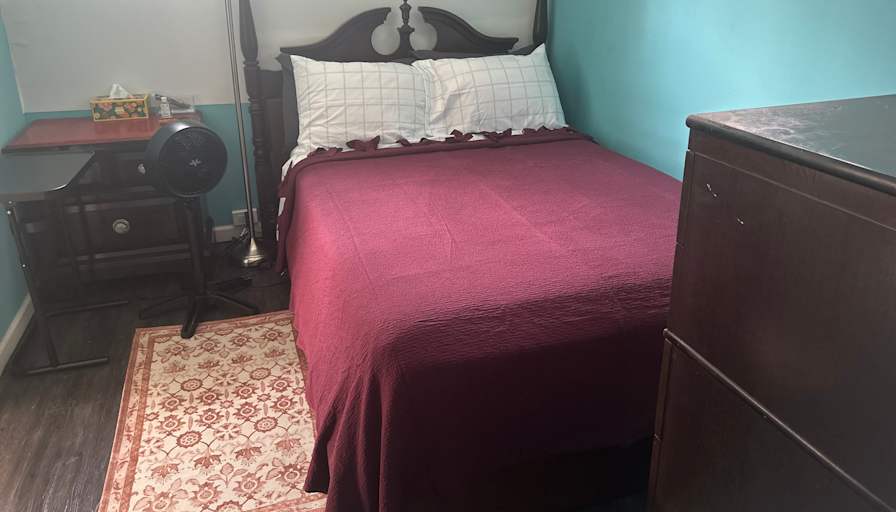 Carshella Hewie's room