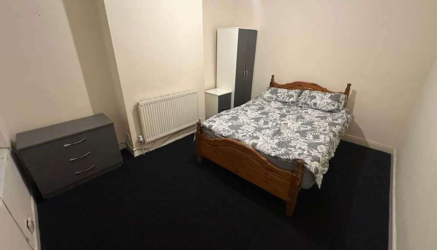 Black Country Homes's room