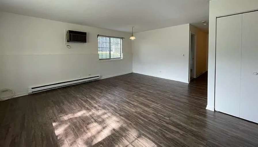 Dee's room