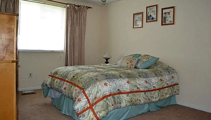 Juels's room