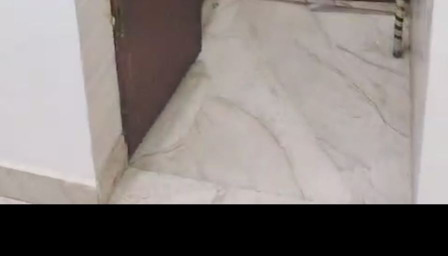 Anikate Gupta's room