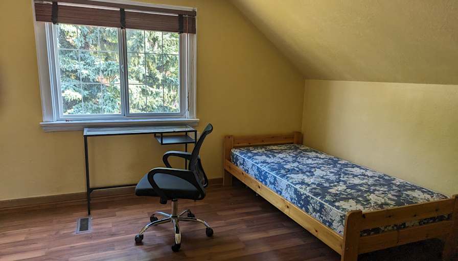 Ken's room
