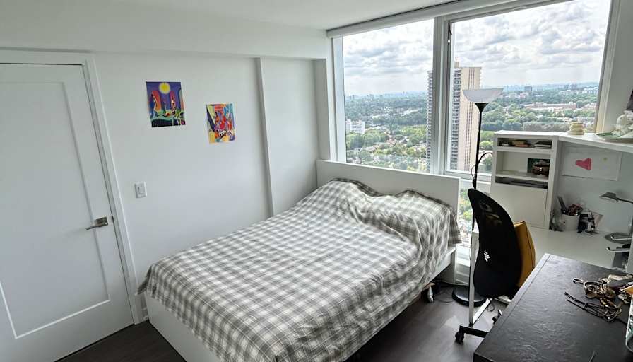 Roxane's room