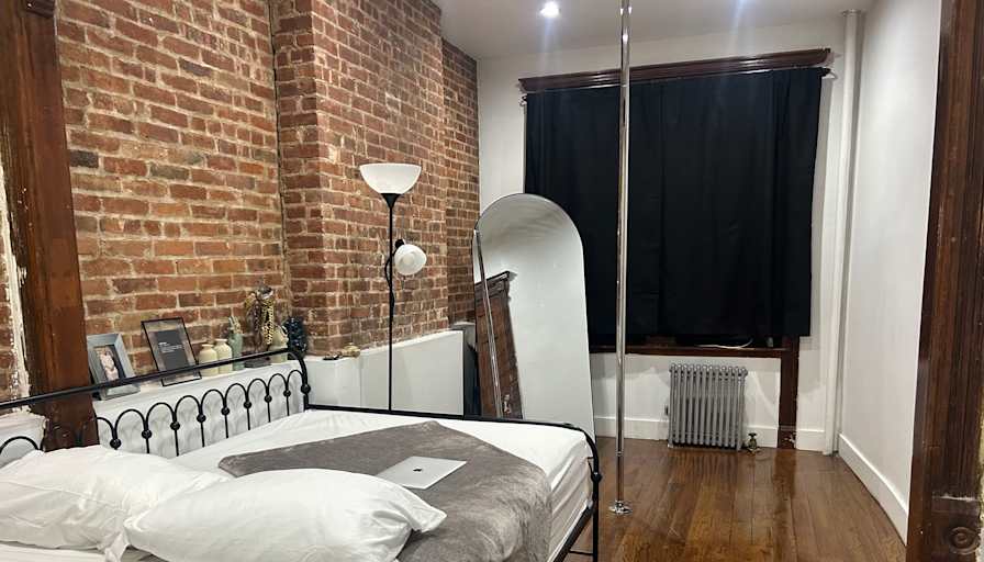 Lee's room