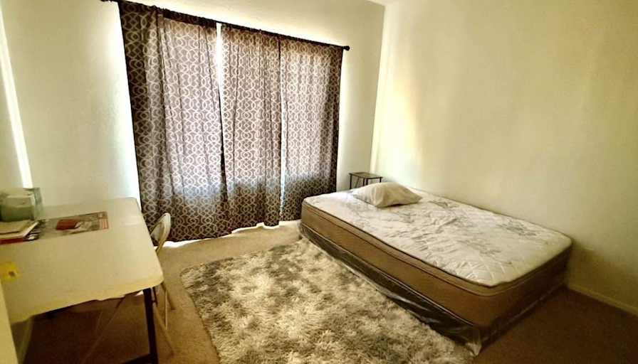 Sarmi's room