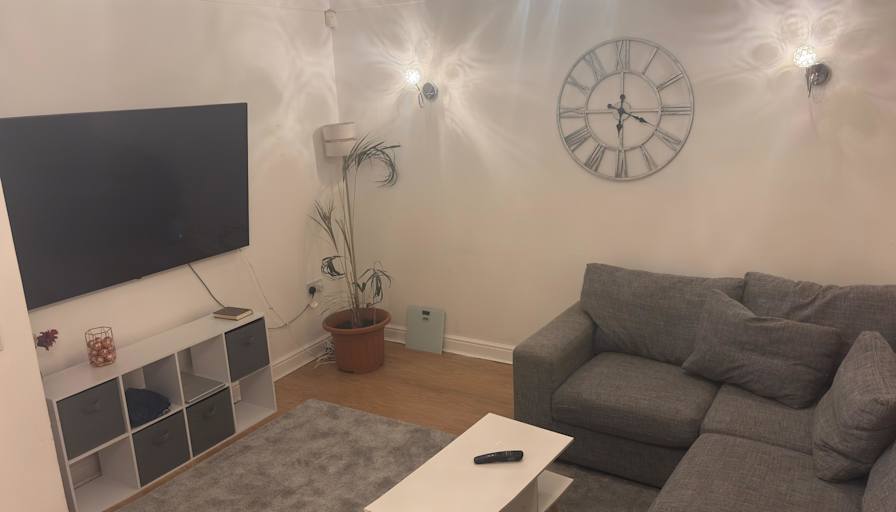 Hamudi's room