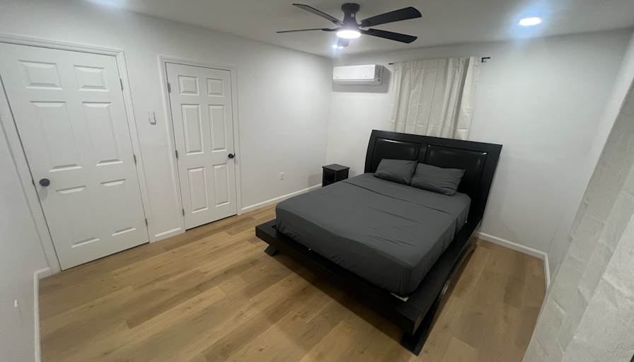 Leslie's room