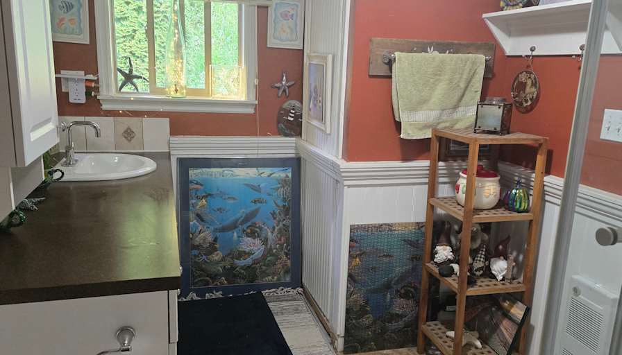 DIANNE BELLIVEAU's room