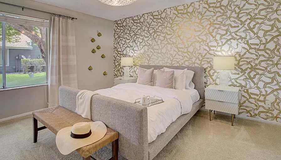 Leona's room