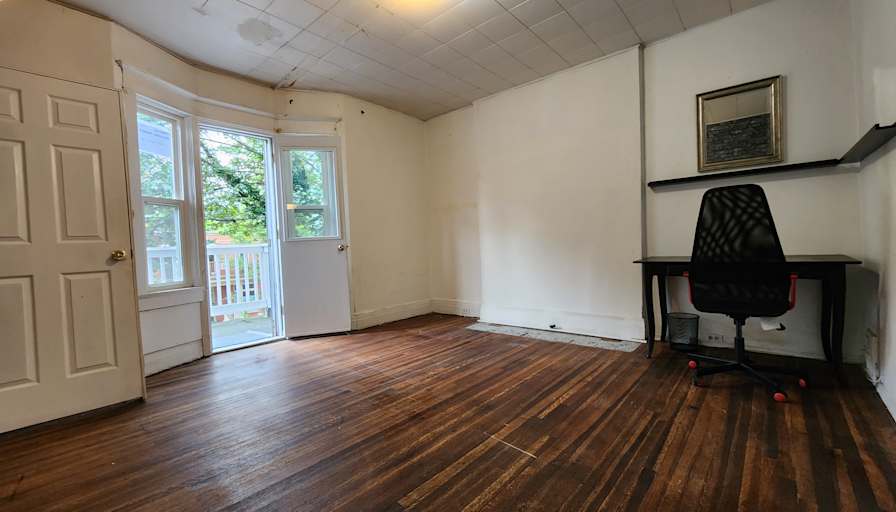 Rent's room