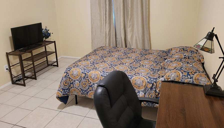 Room For Rent's room