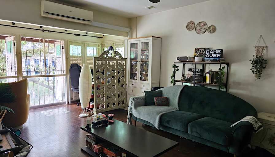 Zaris's room
