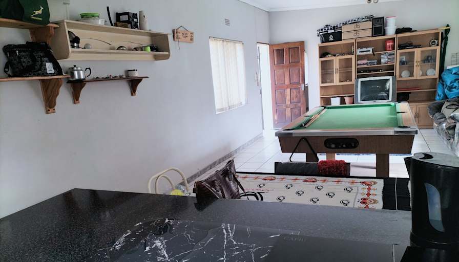 Jeanett's room