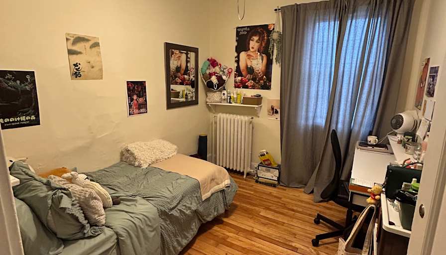 Mido's room