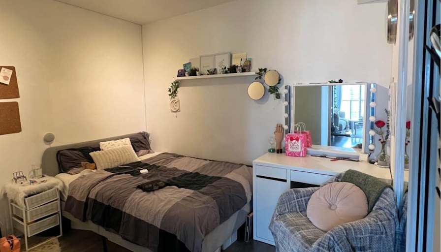 Aqsaa's room