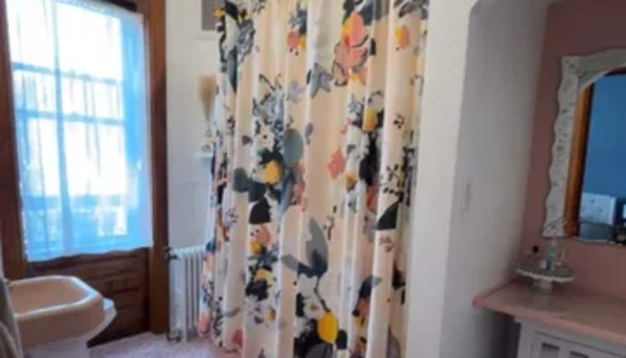 Gorgeous Private room available's room