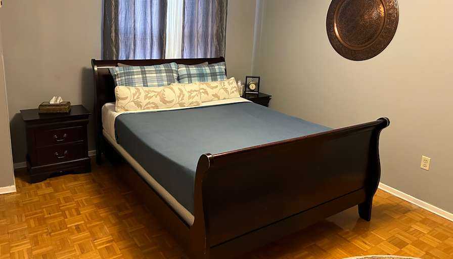 Lazar's room